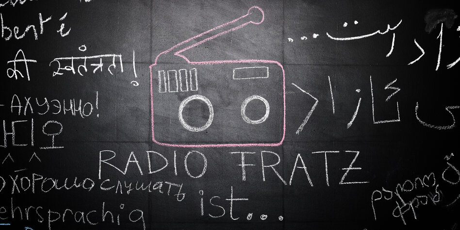 Tafel mit gezeichnetem Radio